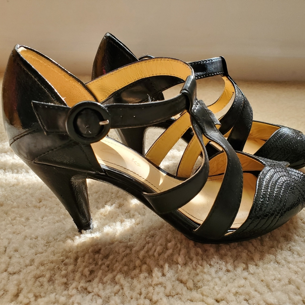 Sandals with heels